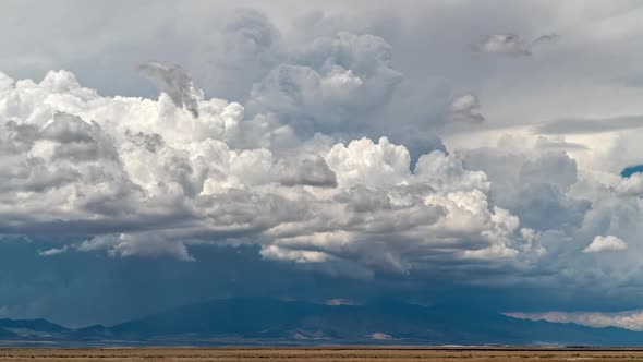 Timelapse of monsoon thunderstorm building up in the Utah desert alt