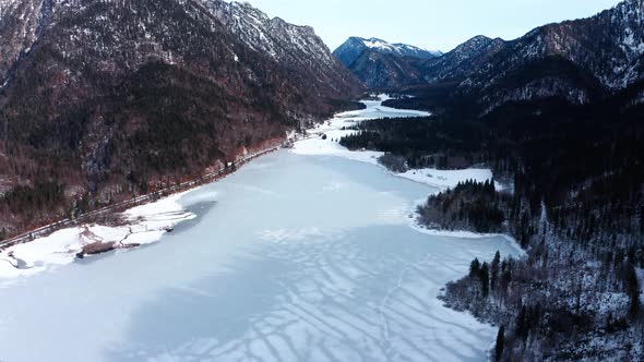 Snow-covered Weitsee and Loedensee, Reit im Winkl, Bavaria, Germany alt