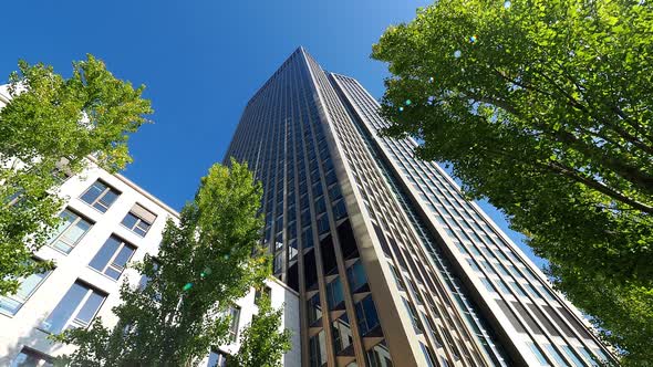 Tower 185 in Frankfurt, Germany alt