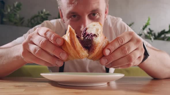 Classic Chocolate Croissant alt