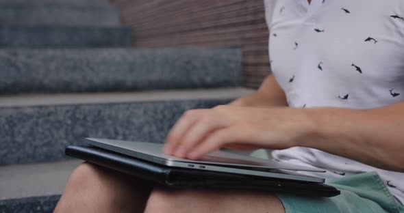 Male Hands Put the Laptop Into a Case alt