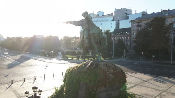 Kyiv, Ukraine: Monument To Bogdan Khmelnitsky in the Morning at Dawn. Aerial View. Slow Motion alt