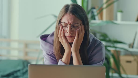 Anxious Sad Woman Looking at Laptop Feeling Frustrated of Bad News alt