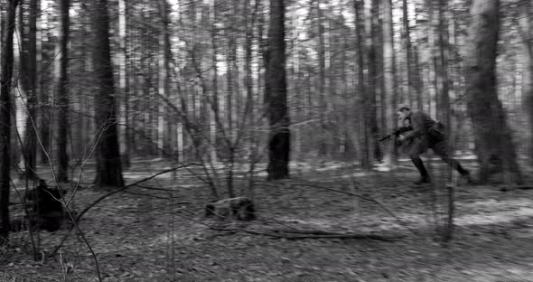 Russian Soviet Infantry Red Army Soldiers Of World War II with Weapons Running On Forest Battlefield alt