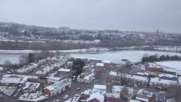 Push forward drone shot of a snowy Exeter looking towards the River Exe alt
