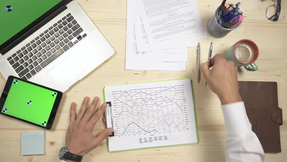 Throwing and checking graphics on the desk alt