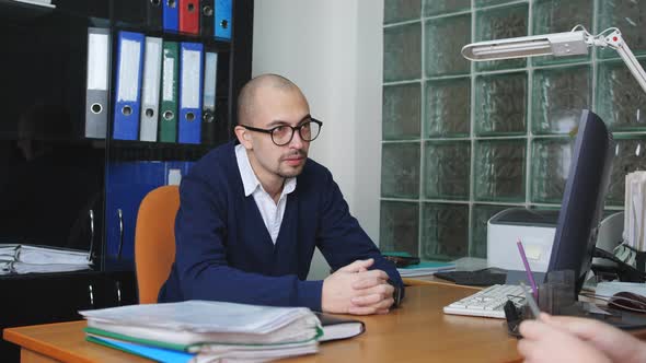 The Work of the Investigator in the File Cabinet and Subordinates alt