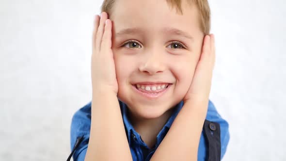 Portrait of the Joyful Face of a Happy Child alt