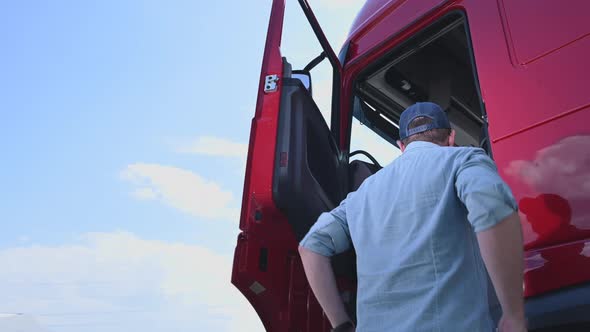 Truck Driver Getting Job alt