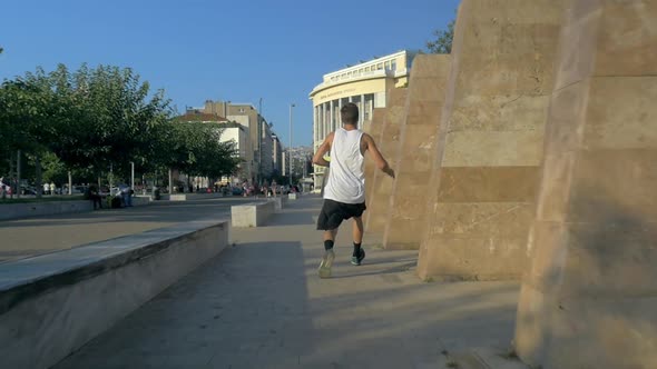 Free running with somersaults in the city alt