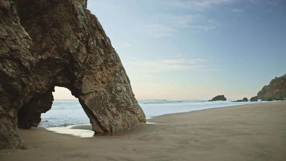 Lisbon Beach and Dramatic Portugal Coast with Arch Rock Formation, Beautiful Coastal Scenery and Lan alt