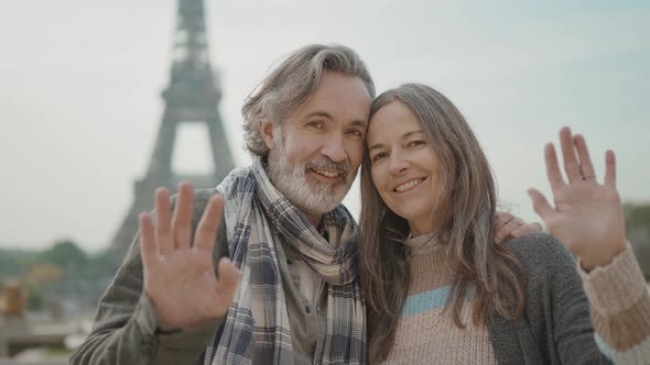 Happy senior couple in Paris. alt