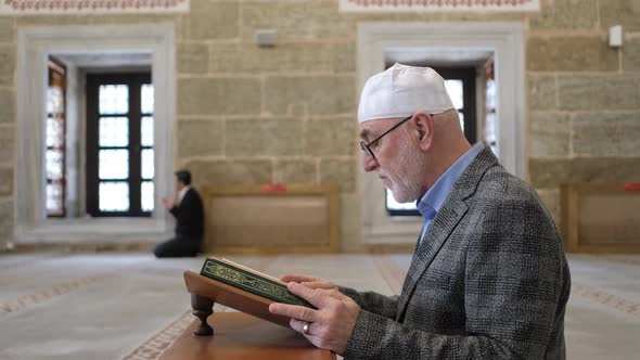 Worship While Reading Quran alt