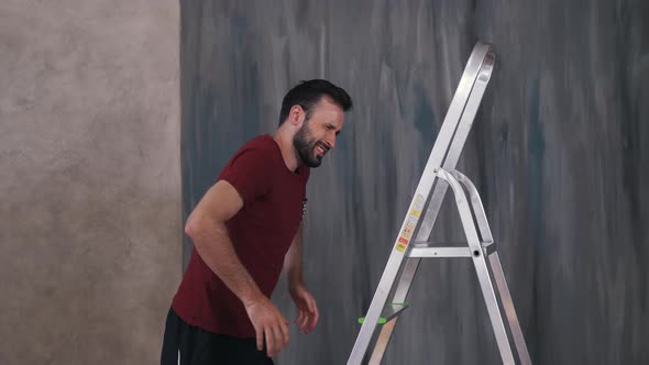 Man Felt Back Pain While Working Home alt