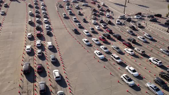 Aerial shot of cars at a testing site to receive the Coronavirus vaccine alt