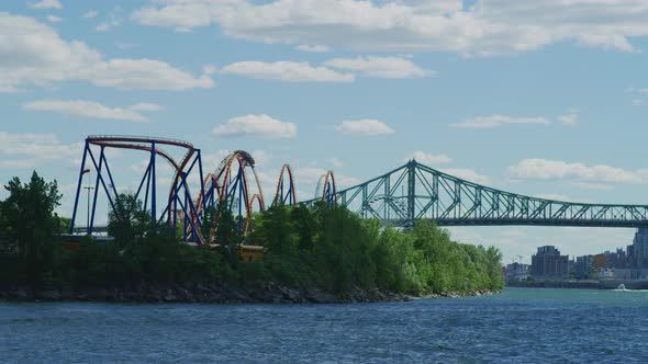 La Ronde and Jacques Cartier Bridge alt