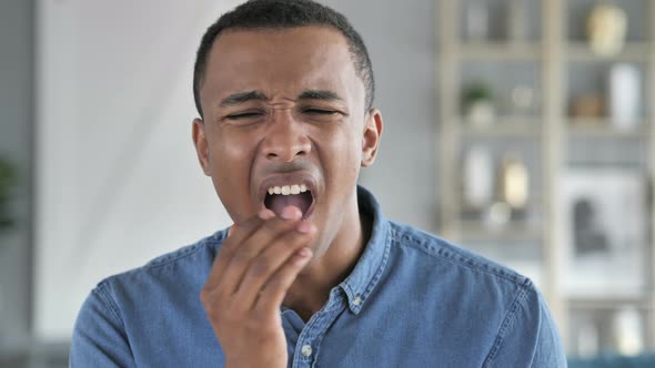 Toothache, Young African Man with Tooth Infection alt