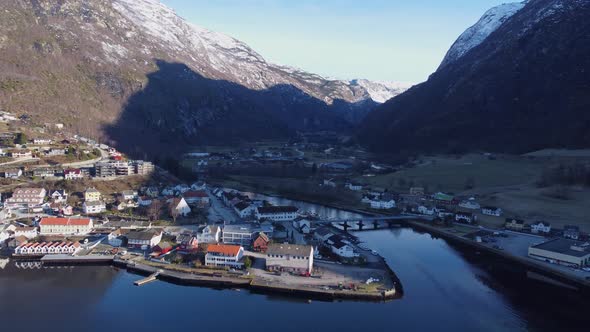 Beautiful Aurlandsvangen town center and Salmon river in Norway - Ascending morning sunrise aerial f alt