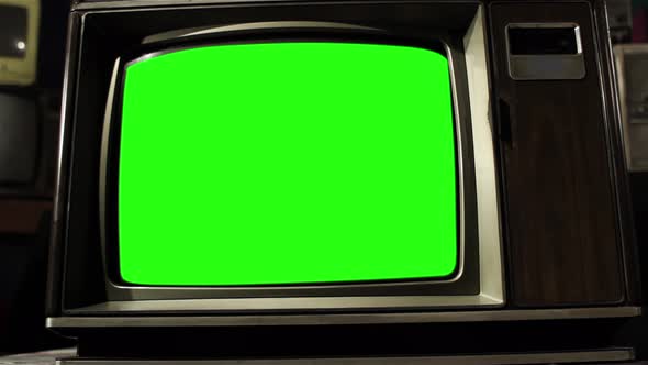 Vintage Television with Green Screen, Zoom Into the Green Screen. 4K.