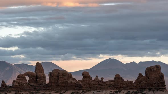 Sunset time lapse over Turret Arch alt