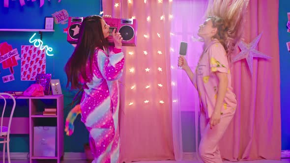 Good Looking Ladies in Pajamas at Sleepover in the alt