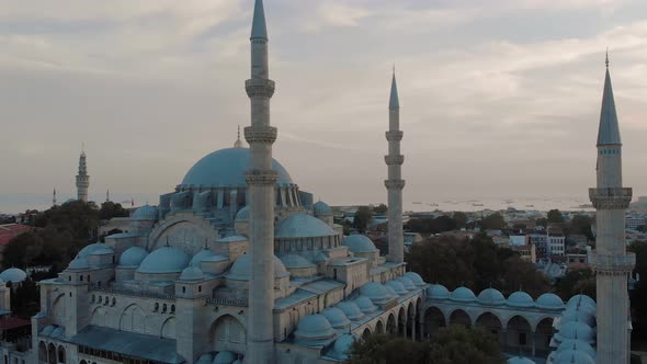 Aerial view of Suleymaniye Mosque in Fatih, Istanbul, Turkey alt