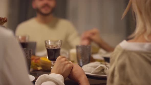 Praying Before Having Family Dinner alt