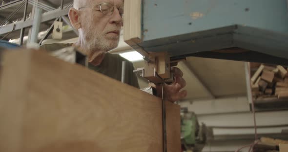 Carpenter tightens screws of a saw machine