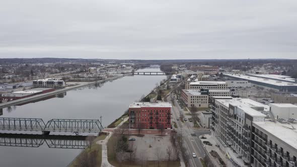 Aerial footage of Grand Rapids alt