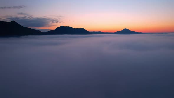 4K Sun is rising above sea of clouds until the horizon alt