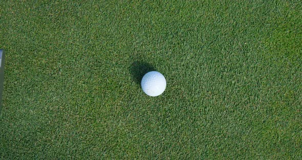 Golfer playing golf alt