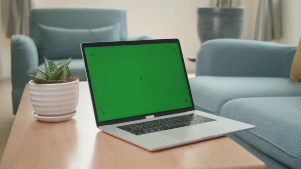 Laptop With Green Screen Mock Up Display At Home Living Room alt