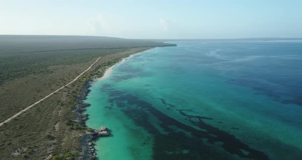 Impressive aerial shot with drone of the coasts of Cabo Rojo, Pedernales, on a clear morning overloo alt