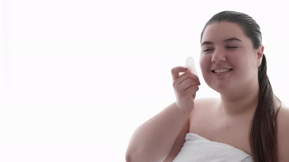 Gua Sha Facial Massage Overweight Woman Face Tool alt