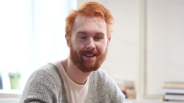 Man Talking to Camera, Online Video Chat alt