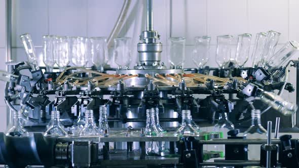 Alcoholfilling Machine with Multiple Glass Bottles alt