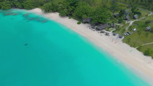 Port Orly sandy beach with palm trees, Espiritu Santo Island, Vanuatu alt