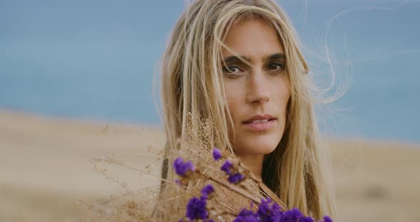 Portrait of a pensive woman alt