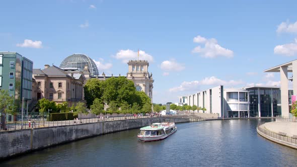 Touristic Boat Cruise on Spree in Berlin Government District in Summer alt