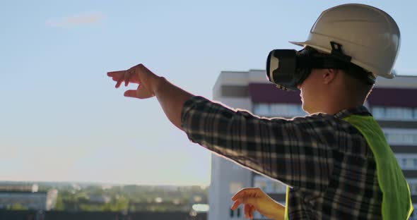 Builder Working with VR Glasses alt