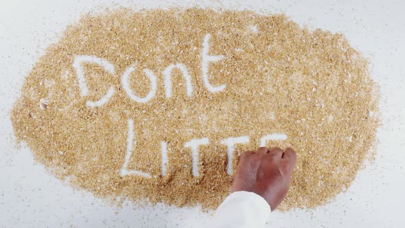 Hand Writes On Beach Sand Dont Litter alt