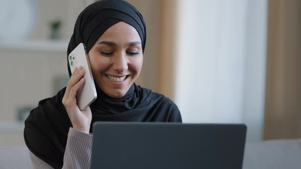 Smiling Arabian Woman Female Muslim Businesswoman in Hijab Freelancer Multitasking Worker Talk on alt