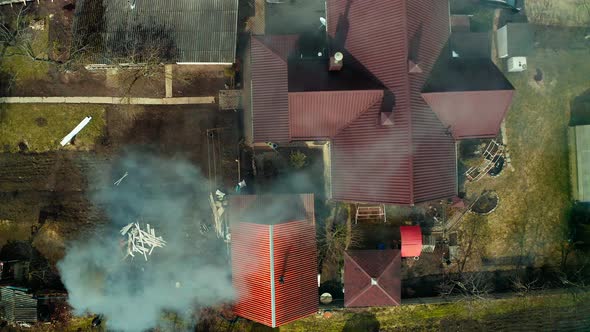 Burning garbage in the yards, the drone is watching what is happening