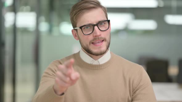 Young Creative Man Fighting Arguing alt