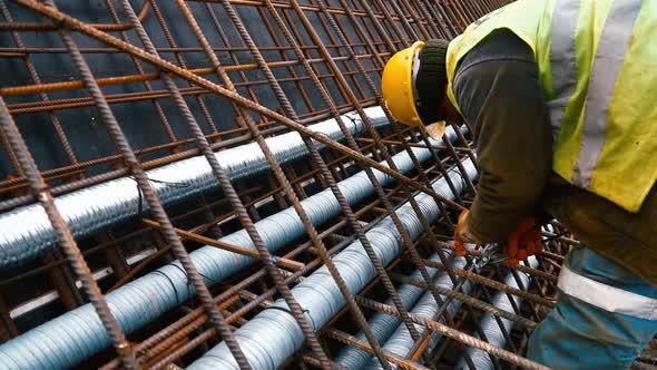 Working at the Construction Site alt