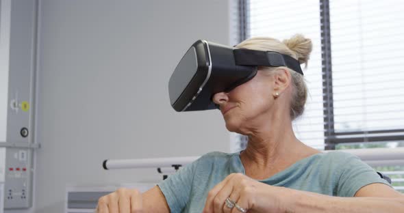 Female hospital patient using VR alt
