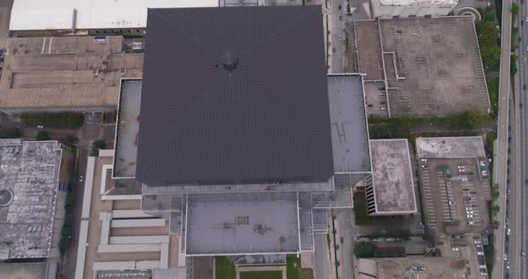 This video is about a birds eye view of the Williams Tower and Galleria Mall area in Houston, Texas. alt