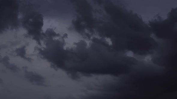 Timelapse: fluffy clouds floating the sky alt