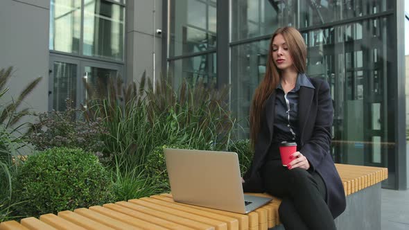 Woman Talking Laptop Coffee in the Street Female Student Prepare Freelance alt
