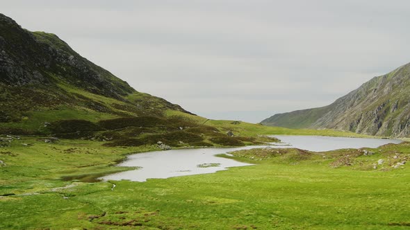 Stunning natural mountain landscape scenery of Cwm Idwal Lake in Glyderau range of Snowdonia, pan ri alt